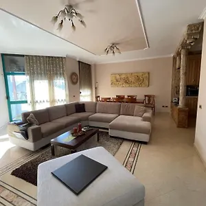 Luxury Center , Tirana Albanie